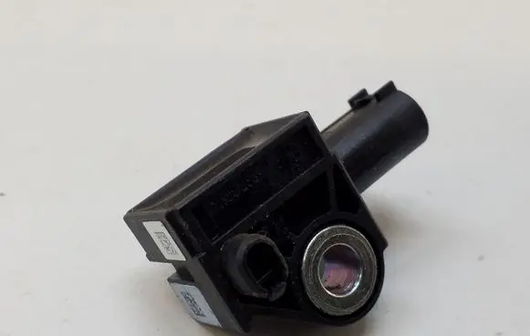 Chrysler Town & Country V Airbag deployment crash/impact sensor 68137947AA
