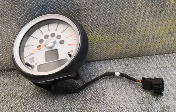 Mini One - Cooper Clubman R55 Speedometer (instrument cluster) 9178742