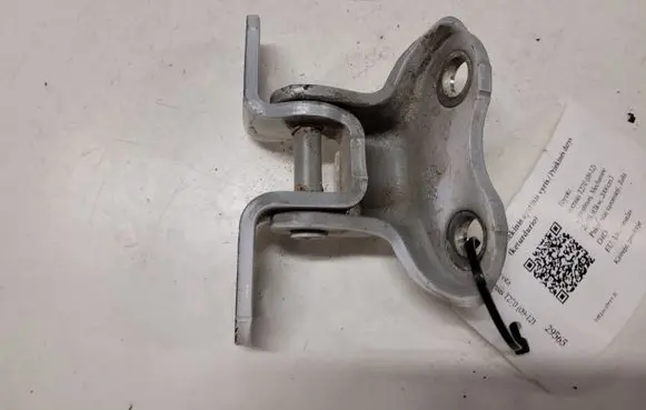 Toyota Avensis T270 Front door lower hinge 