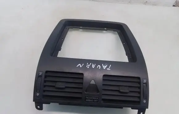 Volkswagen Touran I Dash center air vent grill