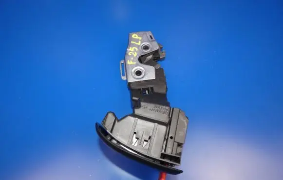 BMW X3 F25 Seat back rest lock catch 