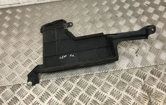 Nissan Leaf I (ZE0) Radiator trim 628233NA0A