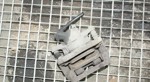 Land Rover Discovery 3 - LR3 Rear brake caliper