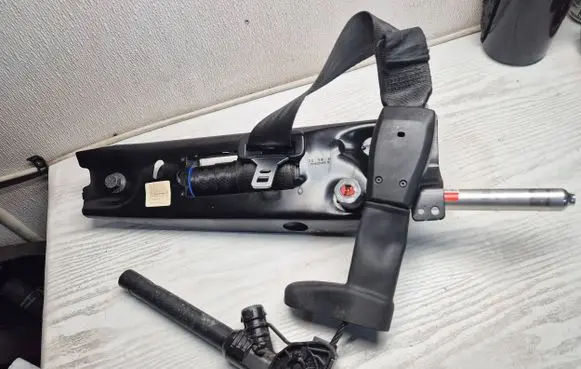 Volvo XC70 Front seatbelt 39865061 615309500C 6254306