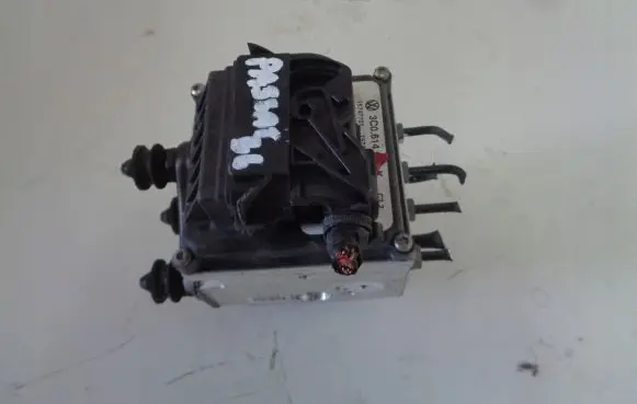 Volkswagen PASSAT B6 ABS Pump 3C0614095K
