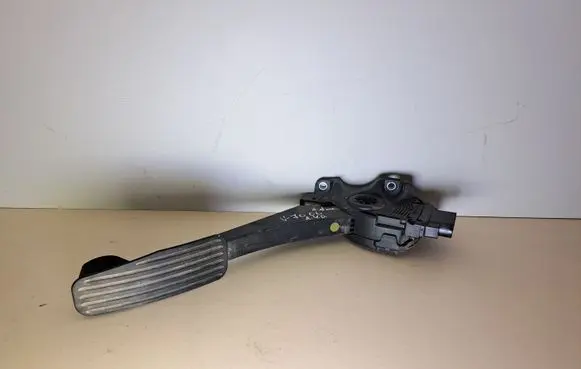 Volvo V70 Accelerator throttle pedal 30715175 6PV00954800