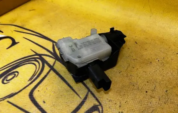 Peugeot 508 RXH Fuel tank cap lock motor 9651690280