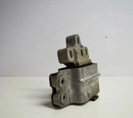 Volkswagen PASSAT CC Engine mount bracket 3C0199555A