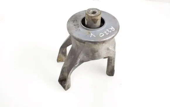 Volkswagen Transporter - Caravelle T5 Engine mount bracket 7H0199849A