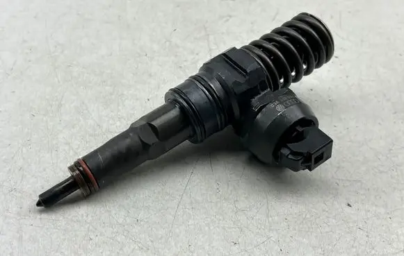 Seat Alhambra (Mk1) Fuel injector 038130073BA