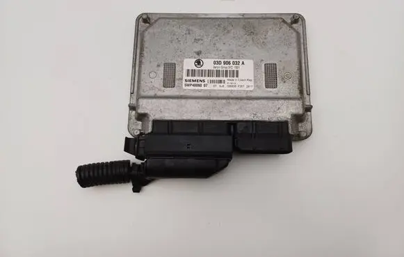 Skoda Fabia Mk1 (6Y) Engine control unit/module 03D906032A