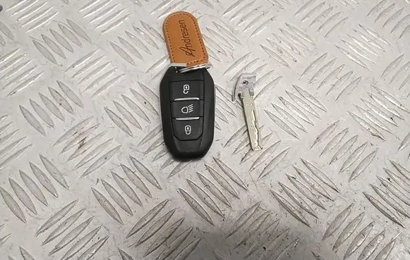Peugeot 2008 II Ignition key/card E1182309