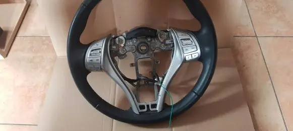 Nissan Pulsar Steering wheel