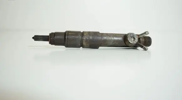 Audi A6 S6 C4 4A Fuel injector 046130201E