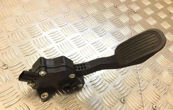 Toyota Land Cruiser (J150) Accelerator throttle pedal 7811060110