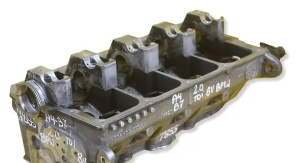 Audi A4 S4 B7 8E 8H Engine head 038103373R