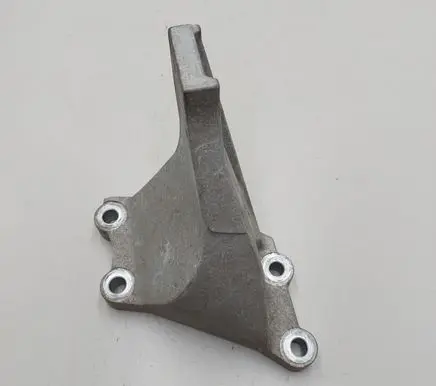 Nissan Leaf II (ZE1) Engine mounting bracket