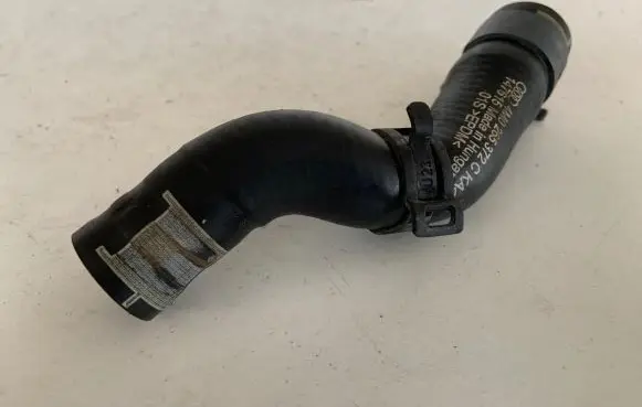 Audi Q7 4M Engine coolant pipe/hose 4M0265372C