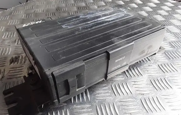 Renault Scenic II - Grand scenic II CD/DVD changer 8200002589