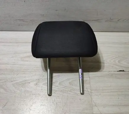 Nissan Qashqai Rear seat headrest