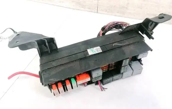 Mercedes-Benz ML W164 Fuse box set A1645402372 YAP2723706