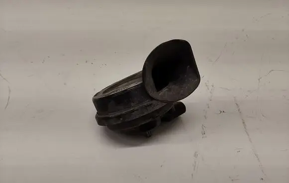 Audi A4 S4 B6 8E 8H Horn signal 8E0951223