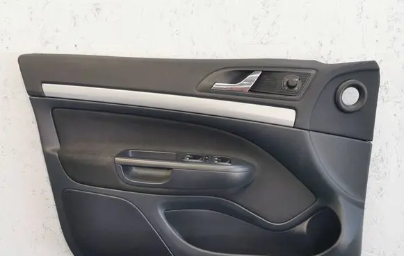Skoda Octavia Mk2 (1Z) Front door trim bar