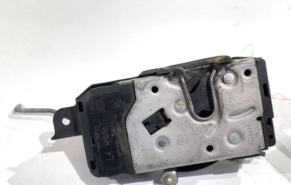 Opel Astra H Front door lock 13210748