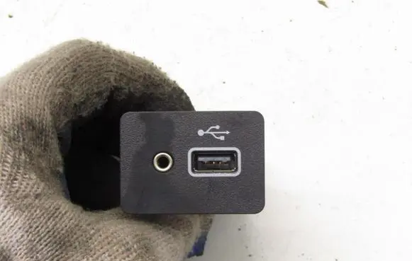 Nissan Juke II F16 AUX in-socket connector 284H35FA0C
