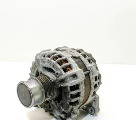 Audi Q3 F3 Generator/alternator 04E903024S