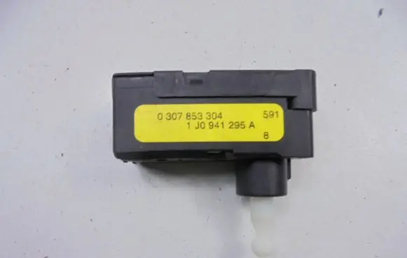Volkswagen Golf V Headlight level adjustment motor 1J0941295A