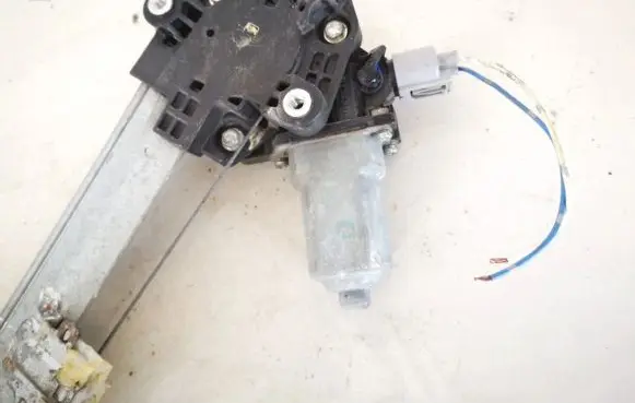 Honda CR-V Rear door window regulator motor