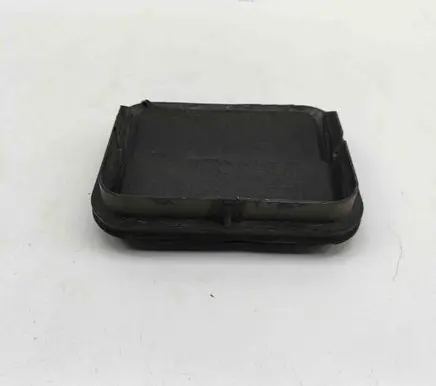 Quarter panel pressure vent