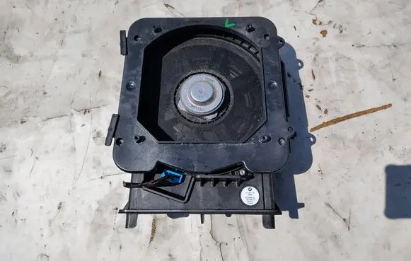 BMW X2 F39 Subwoofer speaker 9275995