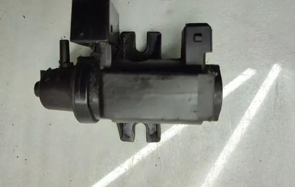 BMW 5 E60 E61 Turbo solenoid valve 7796634