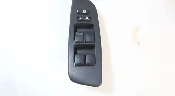 Toyota Auris 150 Electric window control switch
