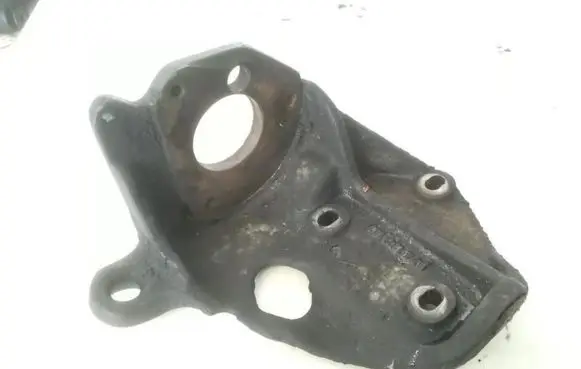 Volkswagen Transporter - Caravelle T4 Engine mounting bracket 074120147