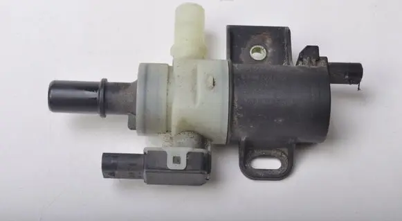 Volvo XC60 Fuel pressure regulator 32242463