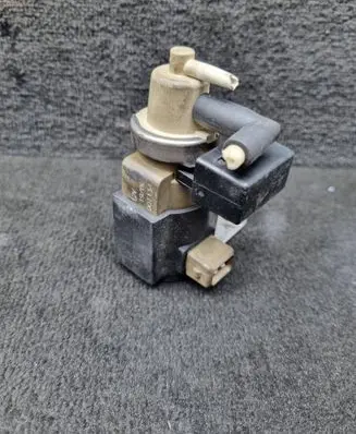 Audi A8 S8 D2 4D Turbo solenoid valve 057906629