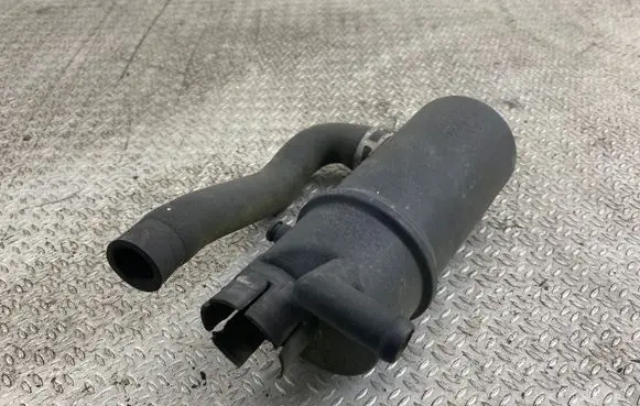 Volvo S40, V40 Breather/breather pipe/hose 8200083403