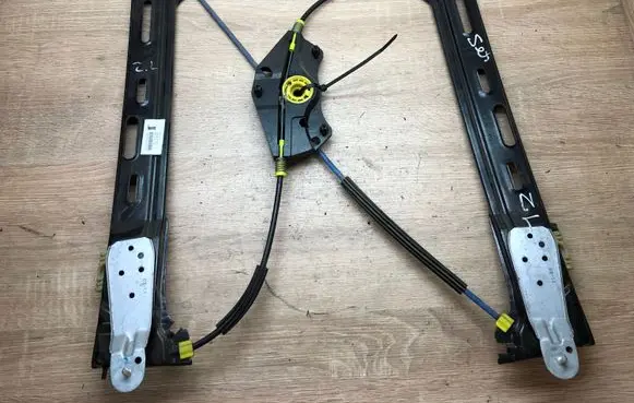 Seat Alhambra (Mk2) Rear window lifting mechanism without motor 7N0843699D