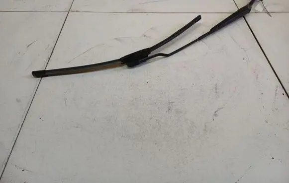 Volkswagen Golf IV Front wiper blade arm 1J1955409A