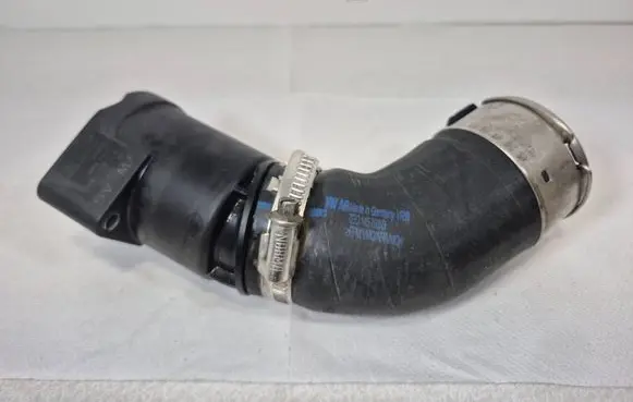 Volkswagen Transporter - Caravelle T5 Intercooler hose/pipe 7E0145708B 03L131117I