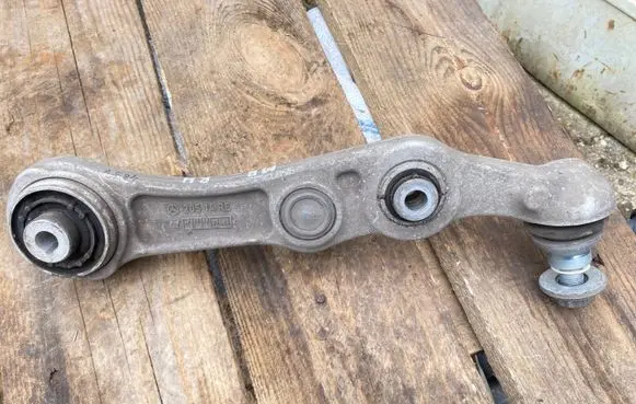 Mercedes-Benz C W205 Front lower control arm/wishbone 20514R