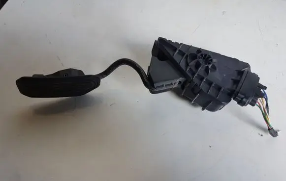 Toyota Prius (XW20) Accelerator throttle pedal 7812047040 1988003120