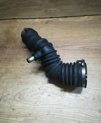 Toyota Avensis T250 Turbo air intake inlet pipe/hose 178810G011