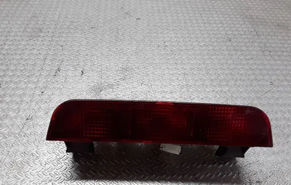 Mitsubishi Pajero Third/center stoplight