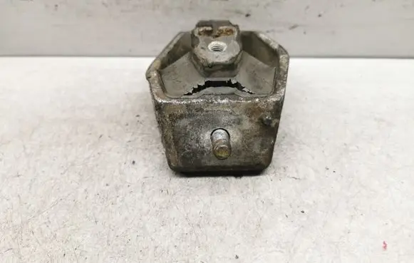 Audi A6 S6 C4 4A Gearbox mount