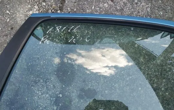 Peugeot 206 Rear door window glass