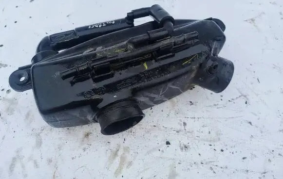 Subaru Outback Air filter box 